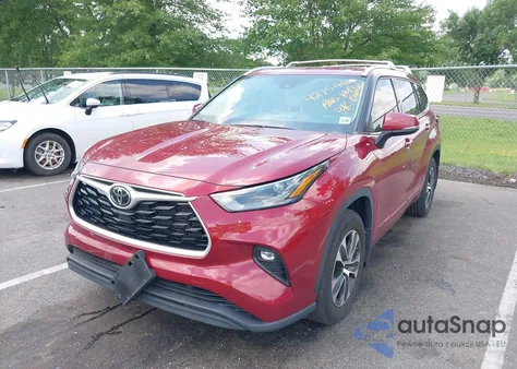 2022 Toyota Highlander Xle z USA, uszkodzony, nr VIN 5TDGZRBH2NS165936